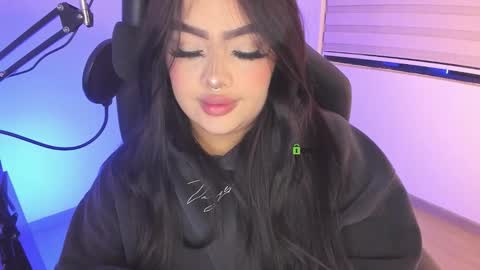 Snapshot of i_am_ari chatting on 10-01-25, 01:11 Ari online show from 10-01-25, 01:11