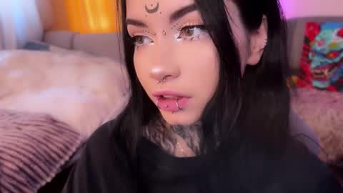 Snapshot of i_died_again chatting on 11-15-25, 09:06 Asya online show from 11-15-25, 09:06