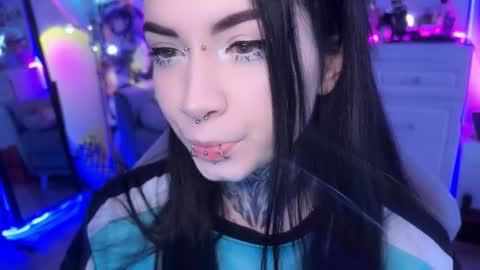 Snapshot of i_died_again chatting on 12-21-25, 08:32 Asya online show from 12-21-25, 08:32