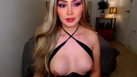 QUEEN SUSSIE BROWN online show from 03-10-26, 02:00