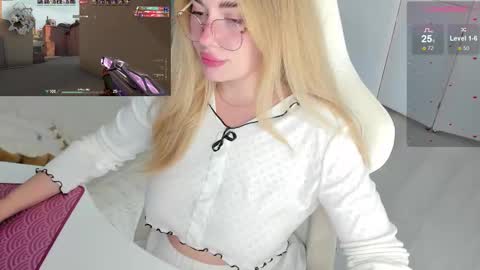 HiI am  EvaPVT is open  online show from 10-10-25, 03:11