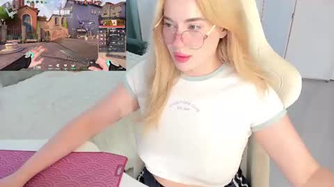 HiI am  EvaPVT is open  online show from 06-19-26, 03:27
