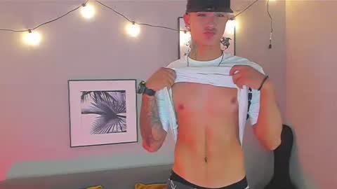 Light online show from 06-19-26, 03:55