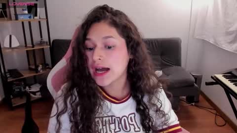 On instagram Imm  NikkiHelp me reach 100 likes online show from 11-08-25, 12:11