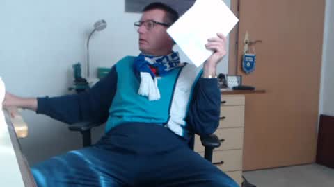 Snapshot of iamachim chatting on 10-31-25, 09:32 iamachim online show from 10-31-25, 09:32