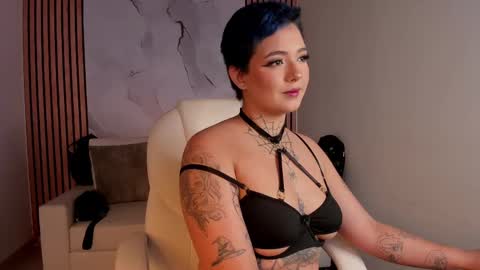 Snapshot of iamalarasi chatting on 12-17-24, 02:11 Alarasi online show from 12-17-24, 02:11