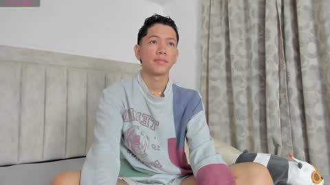 Snapshot of iamjulian_ chatting on 12-12-24, 10:45 Juliiiiian online show from 12-12-24, 10:45