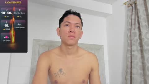 Snapshot of iamjulian_ chatting on 12-15-24, 11:01 Juliiiiian online show from 12-15-24, 11:01
