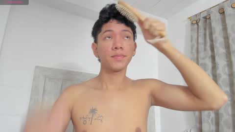 Snapshot of iamjulian_ chatting on 12-20-24, 11:00 Juliiiiian online show from 12-20-24, 11:00