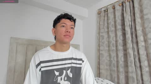 Snapshot of iamjulian_ chatting on 12-28-24, 11:09 Juliiiiian online show from 12-28-24, 11:09