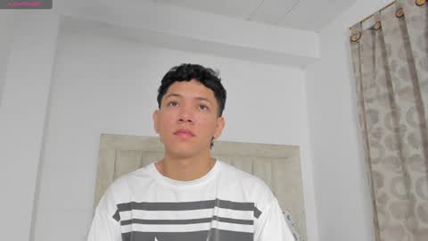 Snapshot of iamjulian_ chatting on 12-29-24, 11:29 Juliiiiian online show from 12-29-24, 11:29