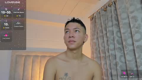 Snapshot of iamjulian_ chatting on 01-08-25, 10:59 Juliiiiian online show from 01-08-25, 10:59