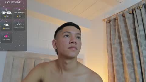 Snapshot of iamjulian_ chatting on 01-08-25, 05:05 Juliiiiian online show from 01-08-25, 05:05