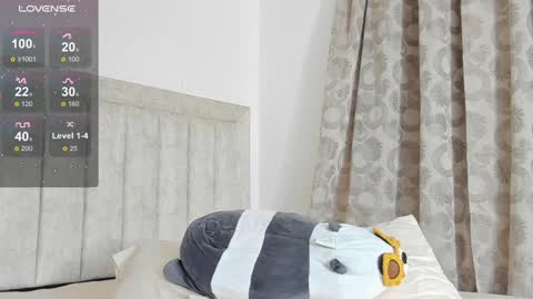 Snapshot of iamjulian_ chatting on 01-16-25, 01:58 Juliiiiian online show from 01-16-25, 01:58