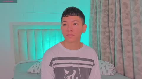 Snapshot of iamjulian_ chatting on 01-21-25, 11:13 Juliiiiian online show from 01-21-25, 11:13