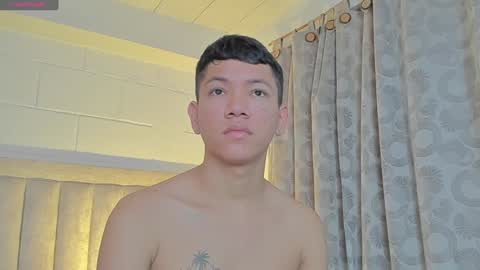 Snapshot of iamjulian_ chatting on 01-23-25, 10:54 Juliiiiian online show from 01-23-25, 10:54