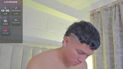 Snapshot of iamjulian_ chatting on 01-30-25, 05:06 Juliiiiian online show from 01-30-25, 05:06