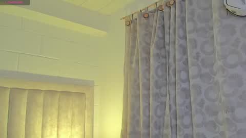 Snapshot of iamjulian_ chatting on 01-31-25, 11:24 Juliiiiian online show from 01-31-25, 11:24