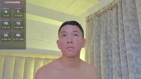 Snapshot of iamjulian_ chatting on 02-04-25, 01:59 Juliiiiian online show from 02-04-25, 01:59