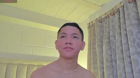 Snapshot of iamjulian_ chatting on 02-05-25, 11:12 Juliiiiian online show from 02-05-25, 11:12