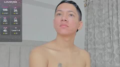 Snapshot of iamjulian_ chatting on 02-12-25, 11:29 Juliiiiian online show from 02-12-25, 11:29