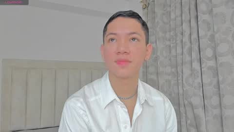 Snapshot of iamjulian_ chatting on 02-14-25, 11:21 Juliiiiian online show from 02-14-25, 11:21