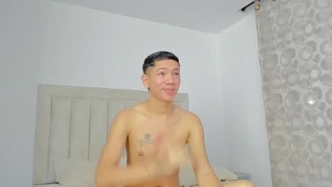 Snapshot of iamjulian_ chatting on 02-25-25, 10:47 Juliiiiian online show from 02-25-25, 10:47