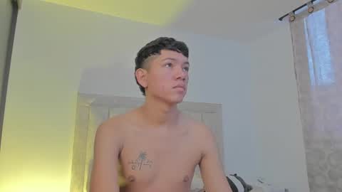 Snapshot of iamjulian_ chatting on 02-28-25, 11:25 Juliiiiian online show from 02-28-25, 11:25
