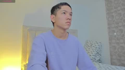 Snapshot of iamjulian_ chatting on 03-06-25, 10:41 Juliiiiian online show from 03-06-25, 10:41