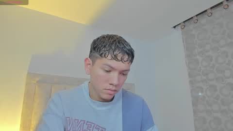 Snapshot of iamjulian_ chatting on 03-08-25, 10:43 Juliiiiian online show from 03-08-25, 10:43