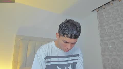Snapshot of iamjulian_ chatting on 03-09-25, 10:52 Juliiiiian online show from 03-09-25, 10:52