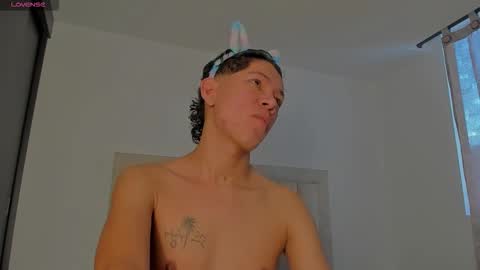 Snapshot of iamjulian_ chatting on 09-11-25, 11:43 Juliiiiian online show from 09-11-25, 11:43