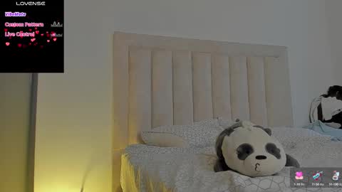 Snapshot of iamjulian_ chatting on 09-26-25, 12:42 Juliiiiian online show from 09-26-25, 12:42