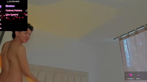 Snapshot of iamjulian_ chatting on 09-29-25, 11:37 Juliiiiian online show from 09-29-25, 11:37