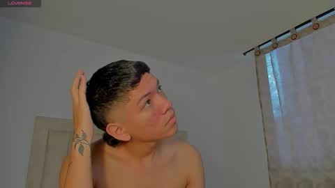 Snapshot of iamjulian_ chatting on 10-08-25, 11:52 Juliiiiian online show from 10-08-25, 11:52