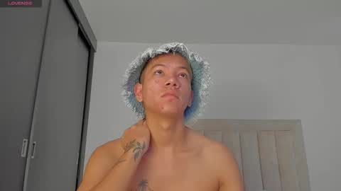 Snapshot of iamjulian_ chatting on 10-25-25, 11:40 Juliiiiian online show from 10-25-25, 11:40