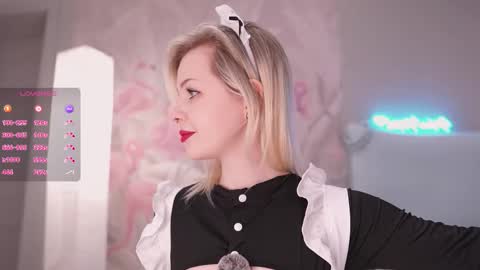 Snapshot of iamninamint chatting on 10-31-25, 05:25 Nina online show from 10-31-25, 05:25