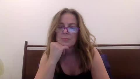 Snapshot of iampoppyy chatting on 10-11-25, 02:22 iampoppyy online show from 10-11-25, 02:22