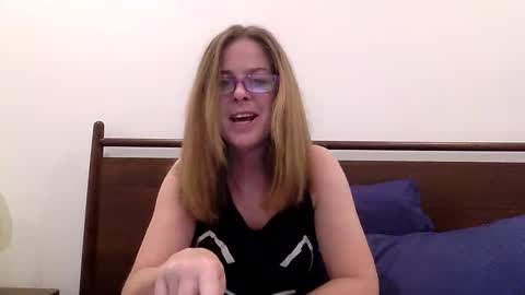 Snapshot of iampoppyy chatting on 10-13-25, 02:33 iampoppyy online show from 10-13-25, 02:33