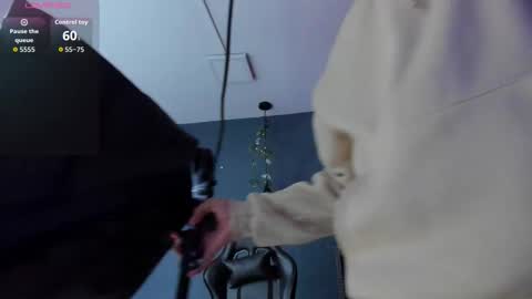 Snapshot of ian_castillo_ chatting on 09-30-25, 11:26 IAN CASTILLO online show from 09-30-25, 11:26