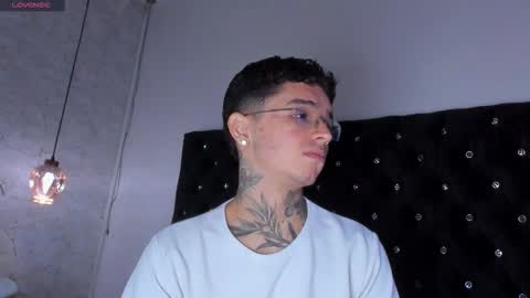 Snapshot of ian_castillo_ chatting on 10-01-25, 11:16 IAN CASTILLO online show from 10-01-25, 11:16