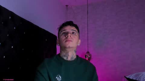 Snapshot of ian_castillo_ chatting on 10-04-25, 11:19 IAN CASTILLO online show from 10-04-25, 11:19