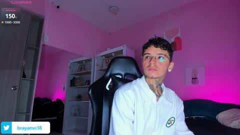 Snapshot of ian_castillo_ chatting on 10-08-25, 11:08 IAN CASTILLO online show from 10-08-25, 11:08