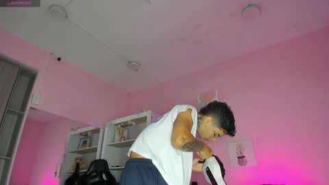 Snapshot of ian_castillo_ chatting on 10-23-25, 11:09 IAN CASTILLO online show from 10-23-25, 11:09