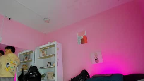 Snapshot of ian_castillo_ chatting on 10-24-25, 11:06 IAN CASTILLO online show from 10-24-25, 11:06