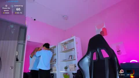 Snapshot of ian_castillo_ chatting on 10-30-25, 11:22 IAN CASTILLO online show from 10-30-25, 11:22