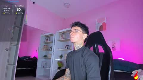 Snapshot of ian_castillo_ chatting on 10-31-25, 11:11 IAN CASTILLO online show from 10-31-25, 11:11