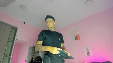 Snapshot of ian_castillo_ chatting on 11-03-25, 11:11 IAN CASTILLO online show from 11-03-25, 11:11