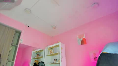 Snapshot of ian_castillo_ chatting on 11-04-25, 11:09 IAN CASTILLO online show from 11-04-25, 11:09