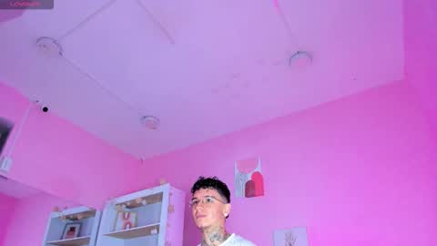 Snapshot of ian_castillo_ chatting on 11-06-25, 11:11 IAN CASTILLO online show from 11-06-25, 11:11